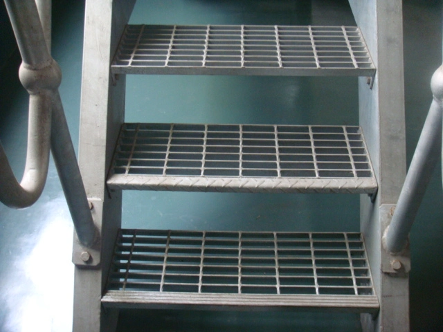 Galvanized Steel Grate Stair Treads/Outdoor Stair Treads/Checker Plate Nosing Stair Treads